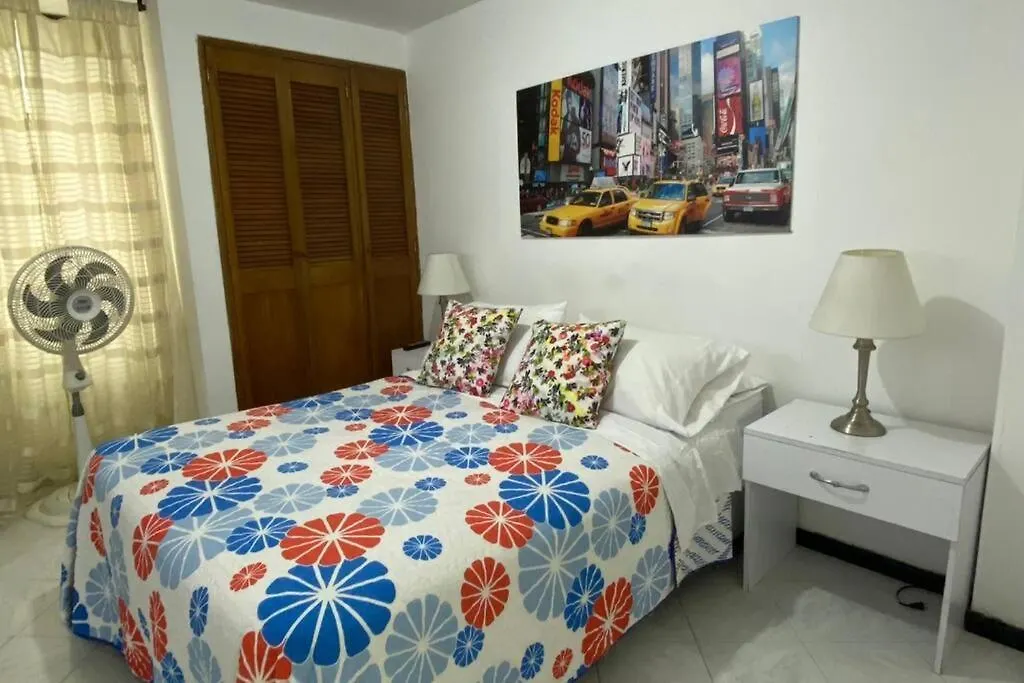 4 Habitaciones - 3 Banos , Enfrente Del Exito De Laureles Medellin