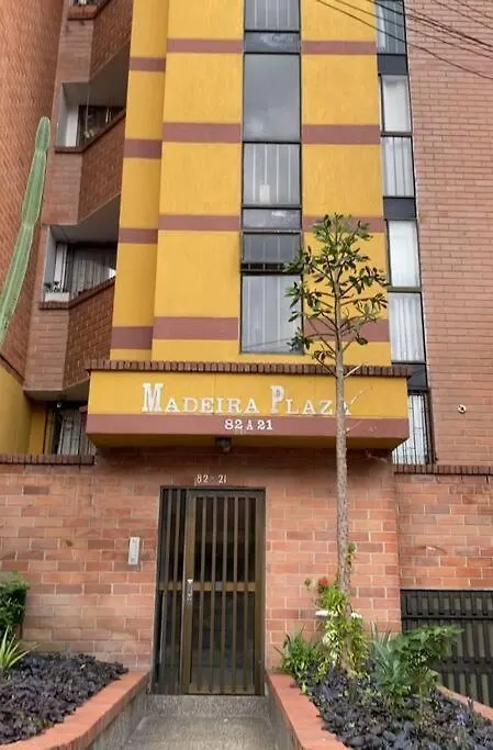 4 Habitaciones - 3 Banos , Enfrente Del Exito De Laureles Medellin Apartment