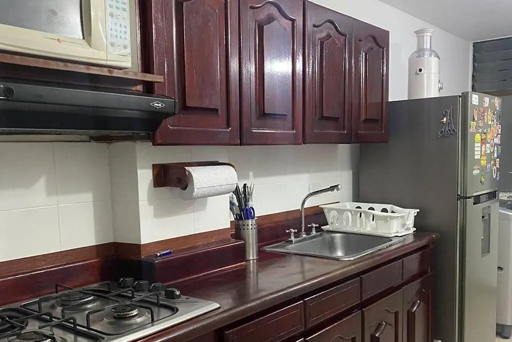 4 Habitaciones - 3 Banos , Enfrente Del Exito De Laureles Medellin 0*,