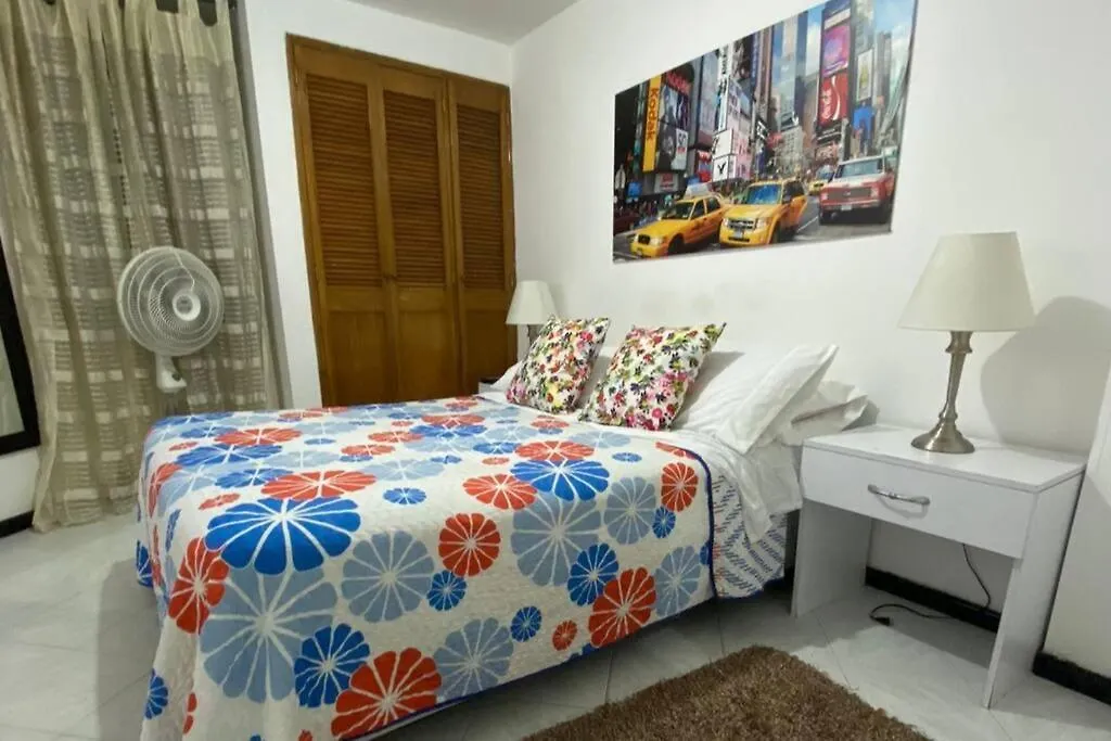 4 Habitaciones - 3 Banos , Enfrente Del Exito De Laureles Medellin 0*,  Colombia