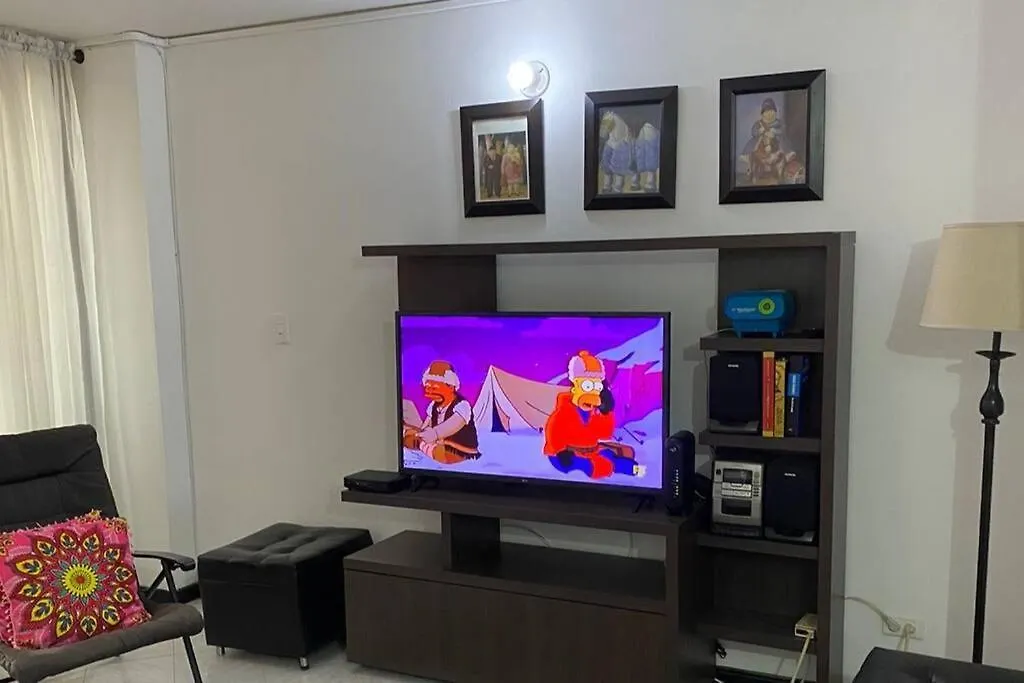 4 Habitaciones - 3 Banos , Enfrente Del Exito De Laureles Medellín Apartamento